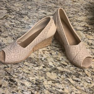 TOMS Wedges Size 9